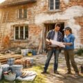 découvrez les étapes essentielles pour rénover une maison ancienne, du diagnostic initial aux travaux prioritaires, afin de redonner charme et confort à votre habitation.