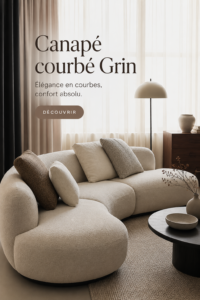 Un canapé courbé en tissu de couleur douce dans un salon moderne.