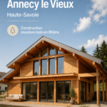 Maison moderne en bois à Annecy-le-Vieux, entourée de verdure