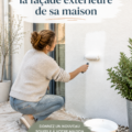 Une maison au style moderne avec une façade fraîchement repeinte en couleurs apaisantes.
