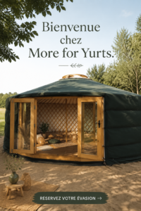 Une yourte moderne installée dans un jardin verdoyant, représentant une architecture atypique