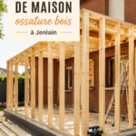 Maison avec extension en ossature bois, moderne et élégante.