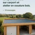 Carport en bois avec un toit plat en bac acier.