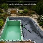 jardin aquatique luxuriant avec des plantes et un bassin