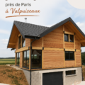 Maison en bois moderne en Valpuiseaux, près de Paris, entourée d'arbres.