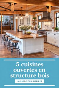 Une cuisine à aire ouverte en bois moderne et chaleureuse.