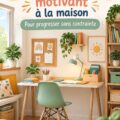Espace d'apprentissage bien aménagé pour enfants, avec bureau et rangements colorés.